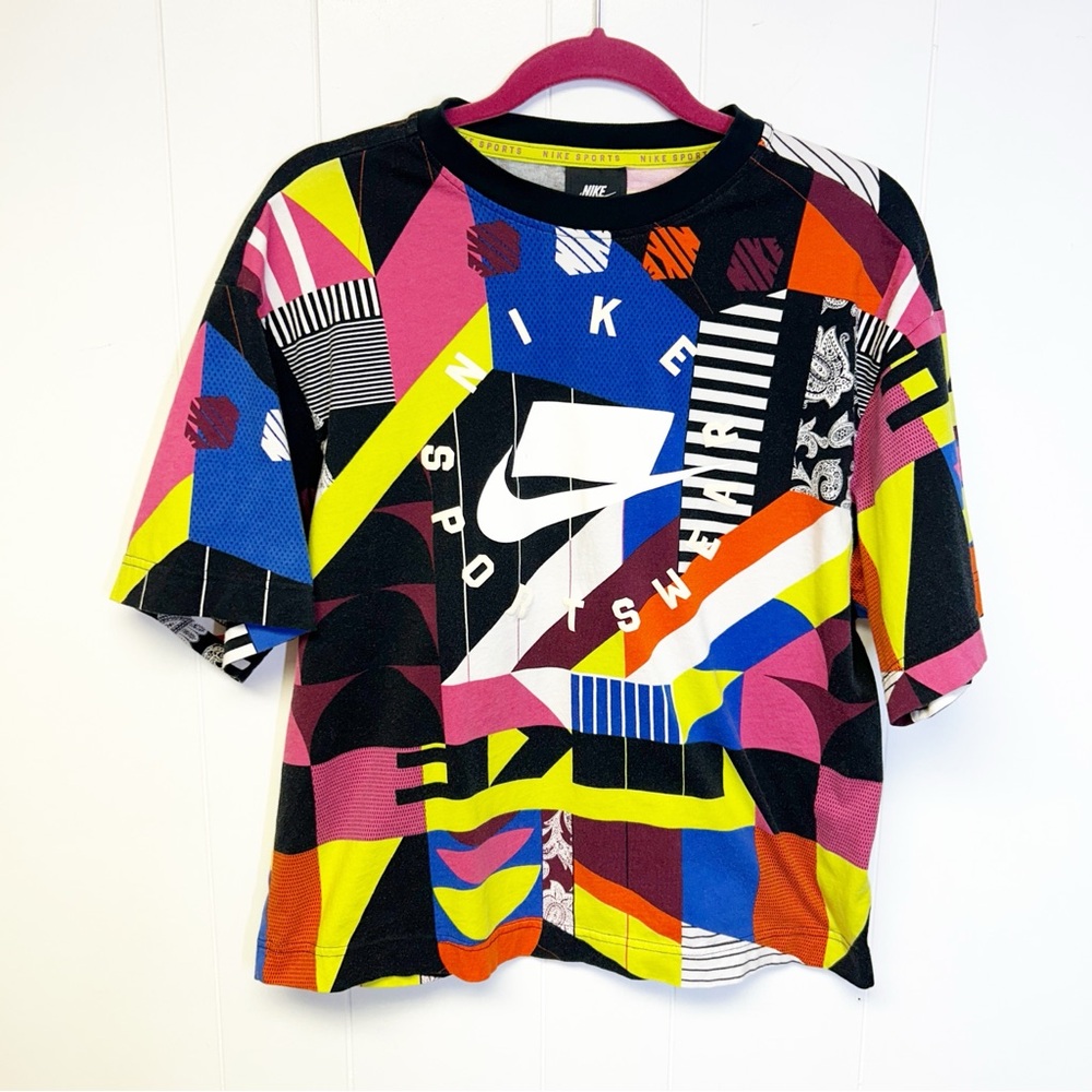 Nike Sportswear Abstract Colored Short Sleeve Top Small